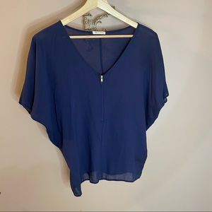 Tea n Rose Boutique Navy Top with zip detail Medium
